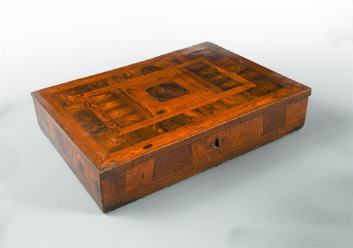 Lot 403 - A 17th century oyster veneered laburnum lace box