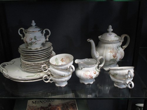 Lot 146 - A Modern Bavarian part tea service