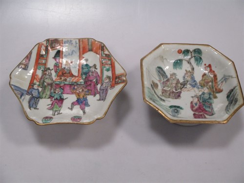 Lot 222 - Two late 19th century chinese porcelain comports
