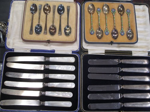 Lot 290 - A set of six enamelled tea spoons, set of...