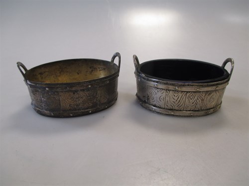 Lot 294 - A pair of Victorian silver salts, case as two...