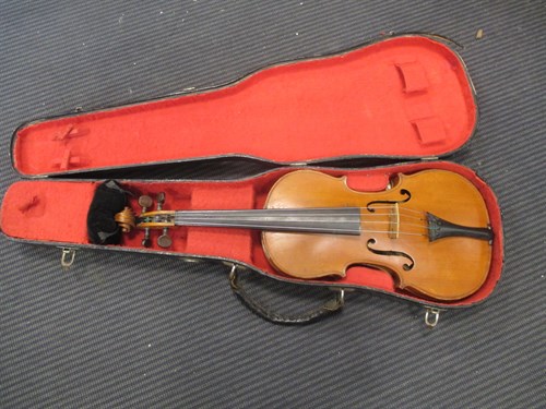 Lot 206 - A Mirecourt Fournier full size violin, cased