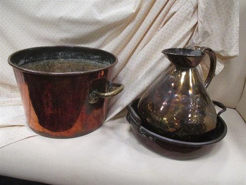 Lot 201 - A 19th century copper measure and two pans (3)