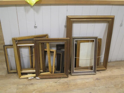 Lot 393 - Various frames (10)