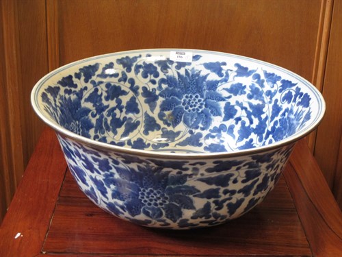 Lot 186 - A large modern Chinese blue & white bowl and...