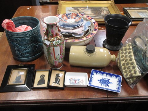 Lot 187 - A collection of assorted ceramics including...