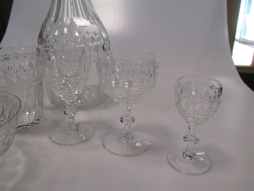 Lot 134 - A suite of Irish 19th century glassware, to...