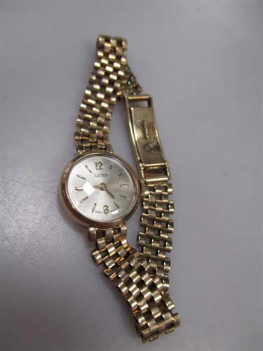 Lot 285 - A Roamer 9ct gold lady's wristwatch