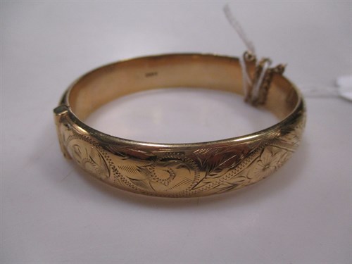 Lot 277 - A 9ct gold hollow half engraved snap bangle 20g