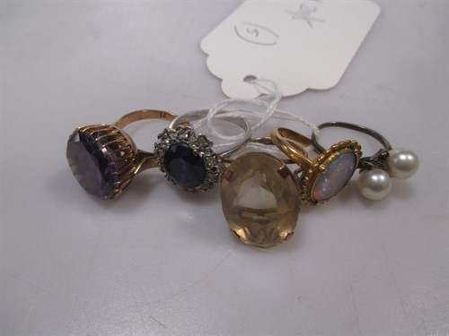 Lot 278 - A collection of five stone set dress rings