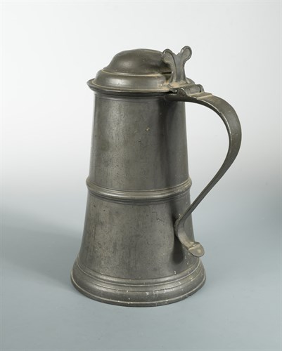 Lot 384 - A large 18th century Scottish pewter lidded tankard