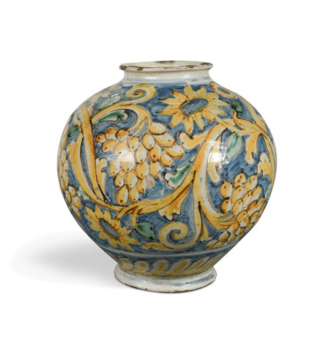 Lot 50 - A 17th century Italian maiolica globular vase