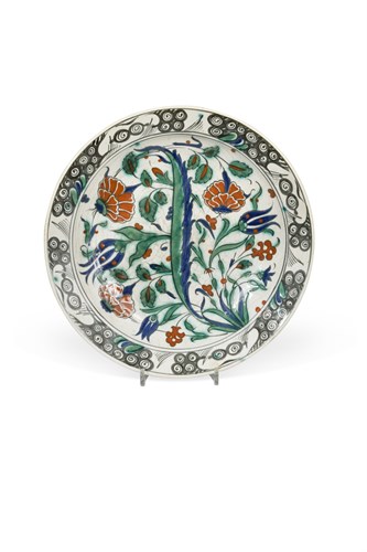 Lot 60 - A 17th century Turkish Iznik pottery dish