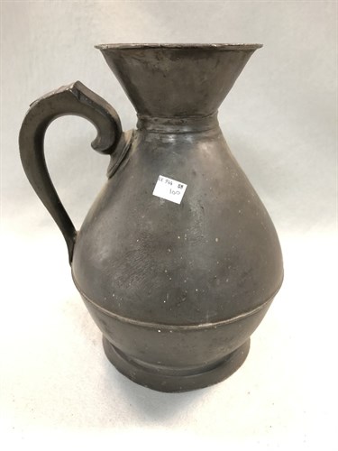 Lot 390 - An Irish pewter haystack noggin measure, possibly early 19th century