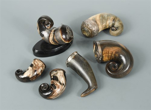 Lot 393 - A collection of six early 19th century horn snuff mulls