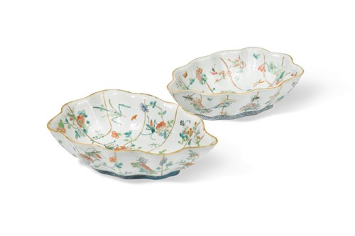 Lot 70 - Two similar Chinese famille rose leaf shaped dishes, Tongzhi (1862-1874)