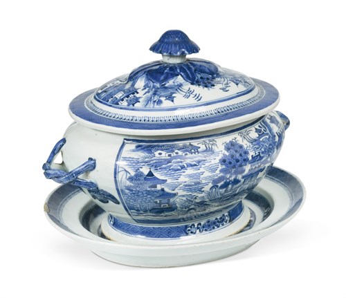 Lot 68 - A Chinese blue and white export porcelain two handled tureen, cover and stand, Qing Dynasty, circa 1790