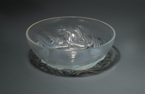 Lot 7 - Ondines, an R. Lalique opalescent glass bowl