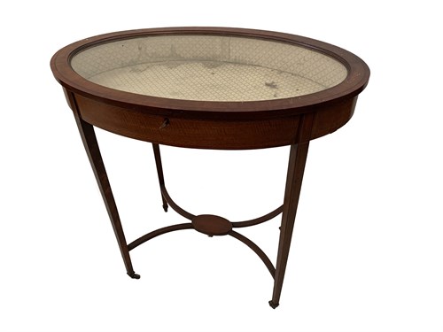 Lot 78 - An Edwardian mahogany oval bijouterie table,...