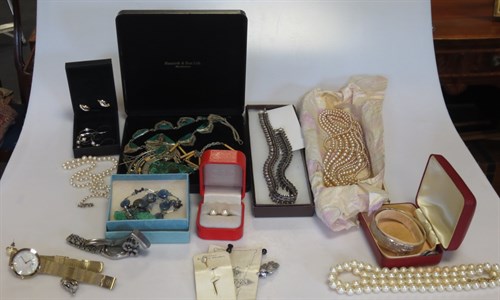 Lot 294 - a collection of silver jewellery, costume...