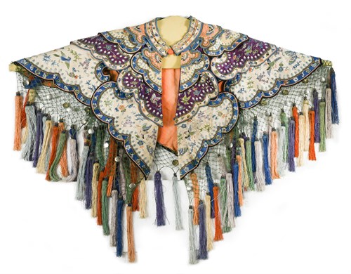 Lot 123 - An embroidered Chinese silk 'Yun Jian' cloud collar, Qing dynasty
