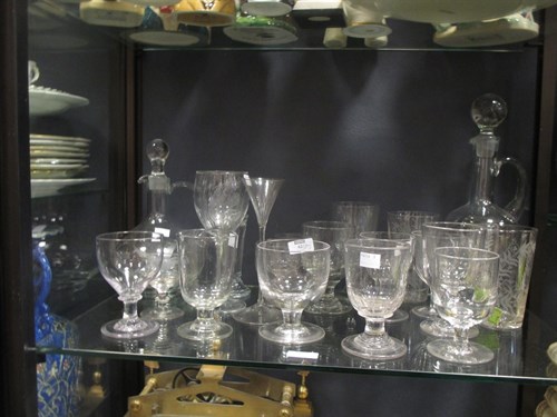 Lot 62 - A quantity of 19th Century and later glassware...