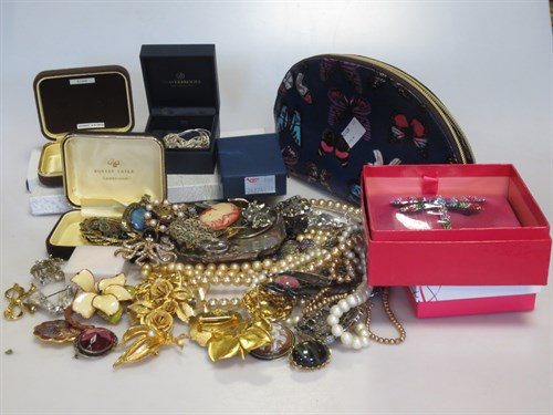 Lot 293 - A box containing a collection of silver and...