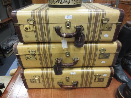 Lot 117 - A set of travelling cases