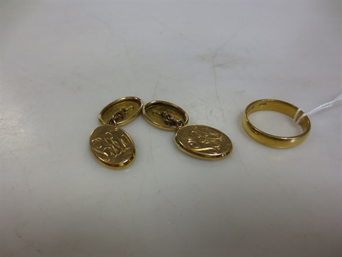 Lot 306 - A 22ct gold wedding band and a pair of 15 ct...