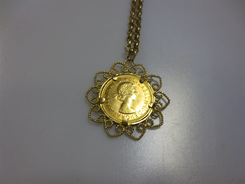 Lot 302 - A 1967 sovereign in a pendant mount with a...