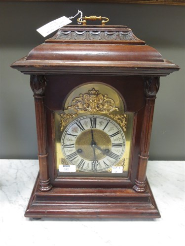 Lot 121 - Two mahogony mantle clocks (2)