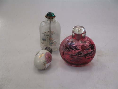 Lot 160 - An egg shaped scent bottle, a pink glass scent...