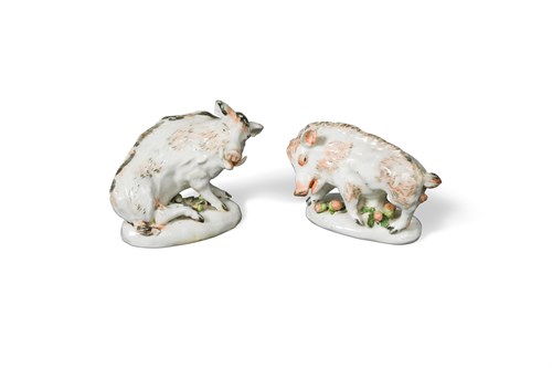 Lot 59 - A pair of porcelain models of 'Florentine' boars