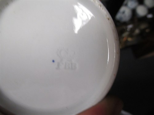 Lot 76 - A collection of English porcelain to include a...