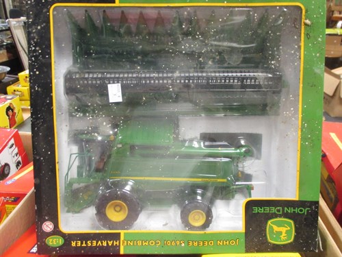 Lot 200 - Britains model farm vehicles in boxes, 1:32...