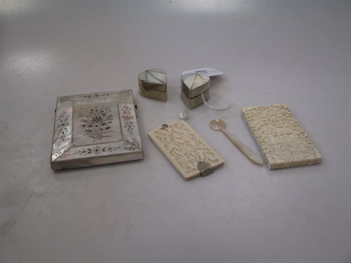 Lot 144 - A collection of mother of pearl items to...