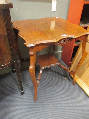 Lot 359 - An Edwardian mahogany occasional table