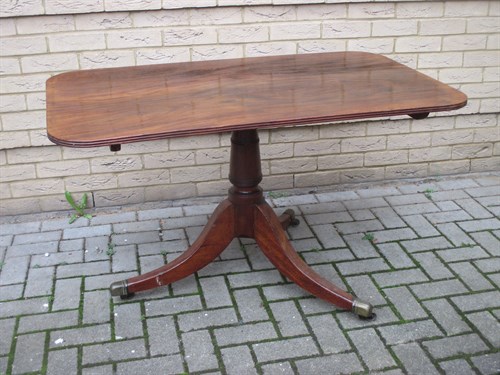 Lot 593 - A Regency rectangular mahogany breakfast table