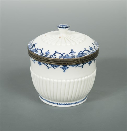 Lot 47 - A St. Cloud blue and white silver mounted sucrier and cover, circa 1720