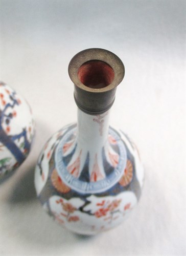Lot 84 - A pair of Japanese Arita porcelain bottle vases, Edo period, early 18th century