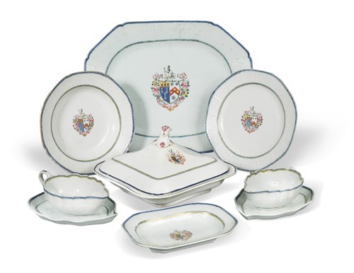 Lot 90 - A Chinese export armorial part dinner service, Qianlong (1736-95)