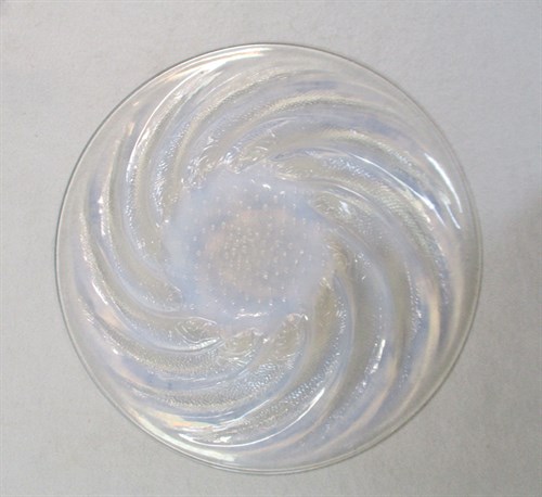 Lot 9 - Poissons, an R. Lalique opalescent glass shallow bowl