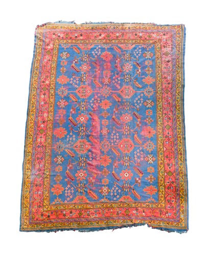Lot 422 - A Ushak carpet
