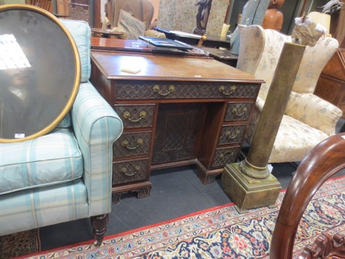Lot 384 - A 19th century mahogany kneehole desk with...
