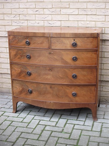 Lot 590 - A Regency mahogany bow front chest 101 x 103 x...