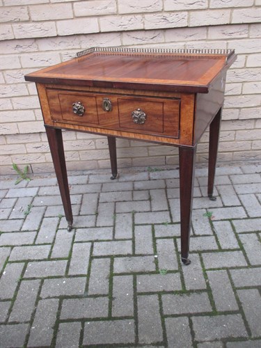 Lot 571 - A 19th century mahogany and maplewood banded...
