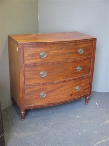 Lot 536 - A Regency mahogany bow front chest of drawers...