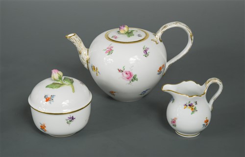 Lot 23 - A Meissen bachelor's tea service
