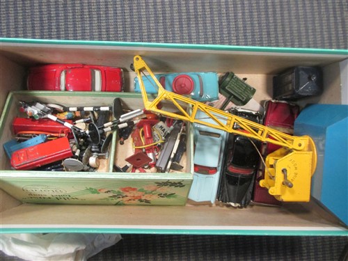 Lot 107 - A small box of diecast models