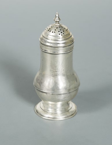 Lot 433 - A George I silver spice caster